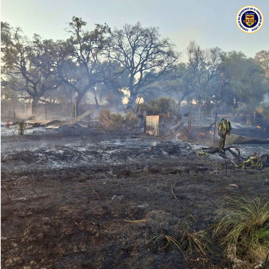 BomberosCbpc's tweet photo. 🗓️13/8/25⏰15.30h 

17🧑🏼‍🚒 y 8 🚒 del #CBPC de #Jerez #Medina #Benalup #Cádiz y #ElPuerto están interviniendo en un incendio rural en Jerez
Varios focos cercanos a #LaBarcadelaFlorida, #Torrecera y #ElTorno

Continuamos trabajando en el lugar

#IFJerezdelaFrontera https://t.co/ZICh6OGNM2