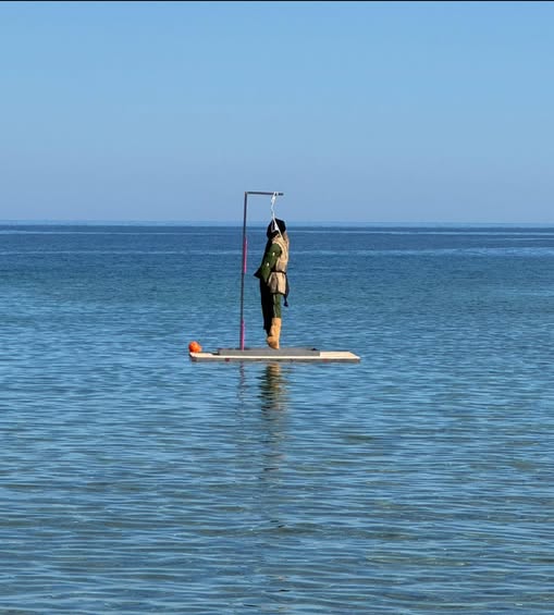 Όπως όλα τα εγκλήματα στην Ελλάδα, έτσι κι αυτό θα μείνει ατιμώρητο. Κάθε χρόνο εις το χειρότερον ζούμε το ίδιο έργο. Δεν καίγονται πλέον μόνο τα δάση και οι αγροτικές εκτάσεις. Καίγονται κατοικημένες περιοχές, καίγονται τα περίχωρα πόλεων, καίγονται σπίτια, καίγονται άνθρωποι.