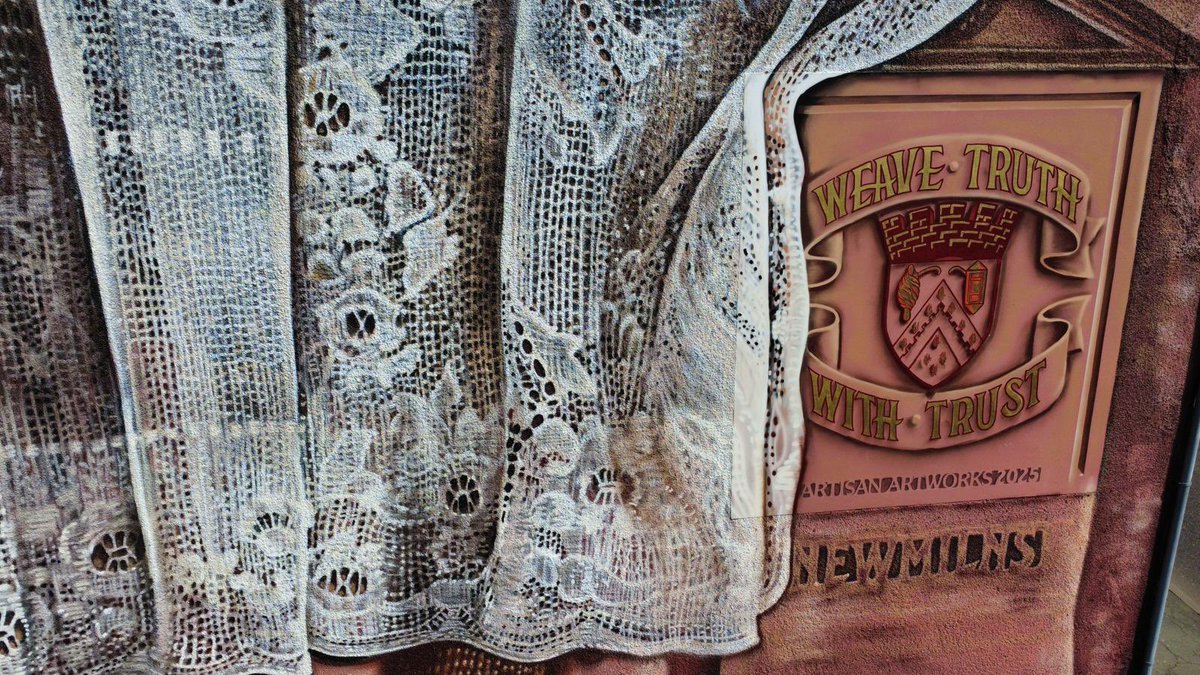 Some final images of the lace mural taken today with a blue sky - outstanding work by Frank and Mandy Carty of <a href="/ArtisanArtworks/">Artisan Artworks</a> 👏👏👏

#lacemural #muraltrail #newmilns #laceweaving #CommunityHeritage <a href="/mybtextiles1900/">MYB Textiles</a>