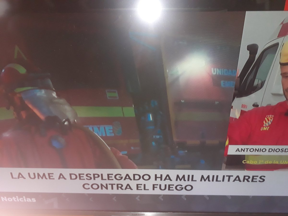 Mrsambo92's tweet photo. Me parto con el de los letreros de Antena 3. Les falta una hache,  se ve que alguien se da cuenta y "corrigen". A la tercera fue la vencida jajajaja https://t.co/MH2jW7dkb6