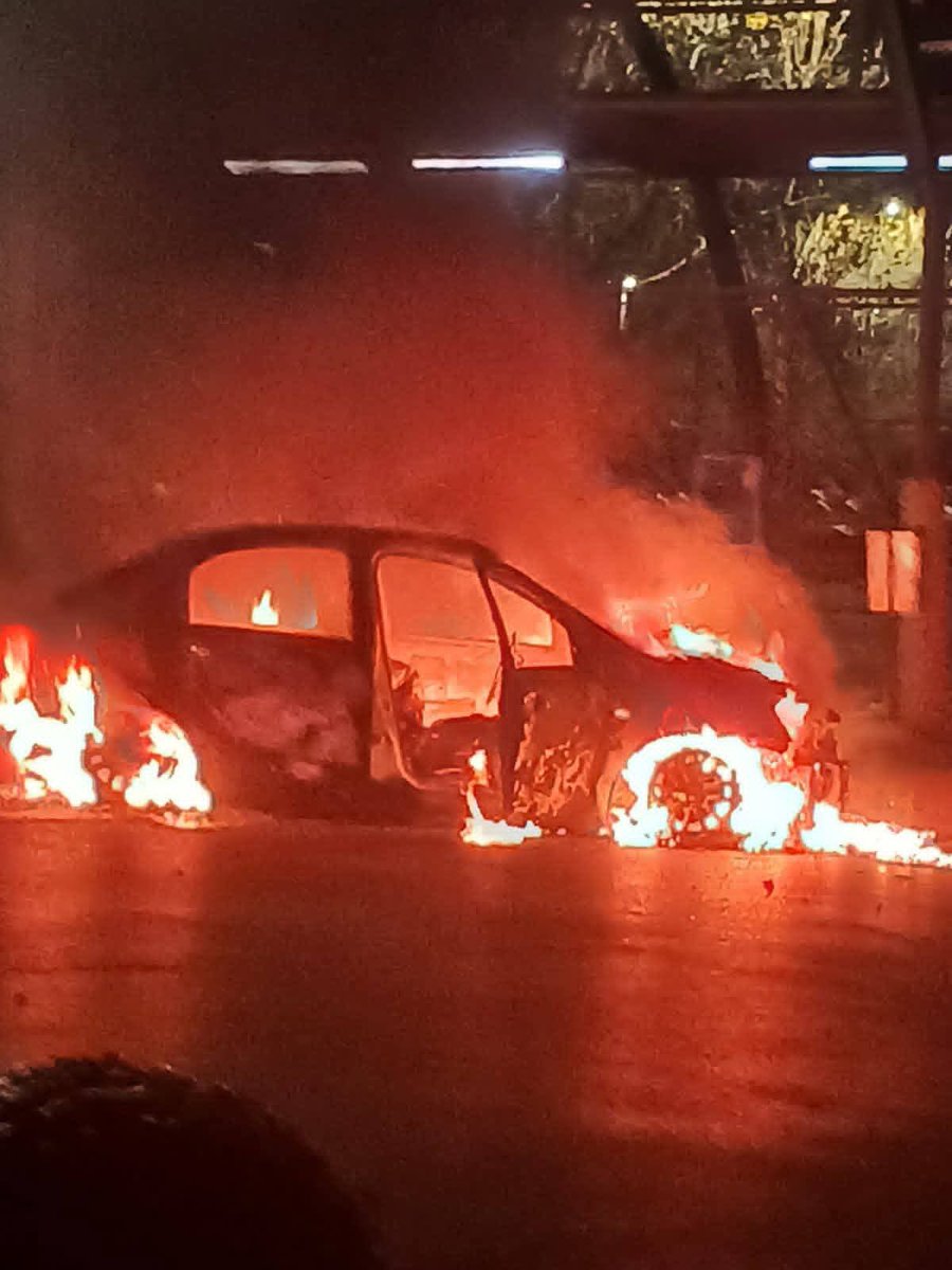 GivenReporter's tweet image. Two people are dead and one is injured after an e-hailing vehicle was torched at Maponya Mall in Soweto this evening.
#Soweto