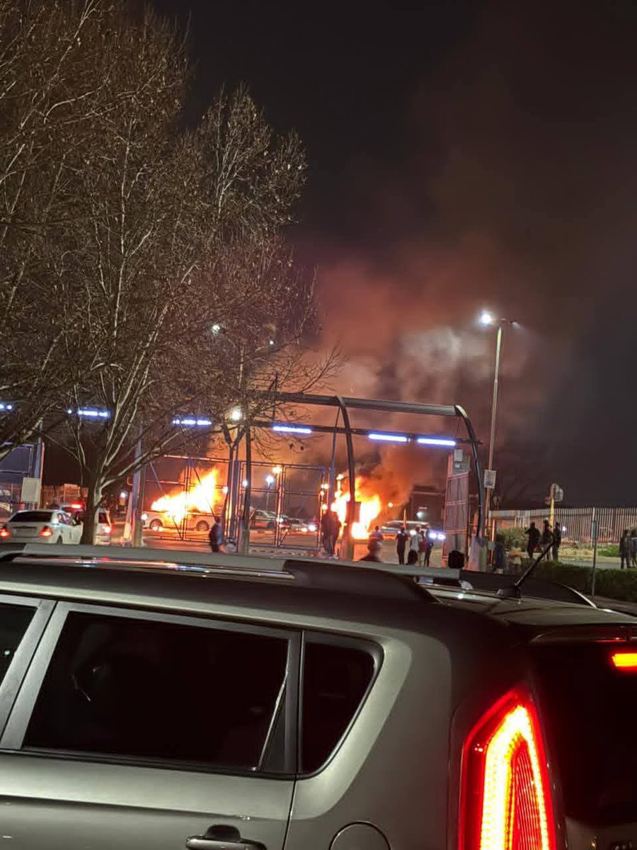 GivenReporter's tweet image. Two people are dead and one is injured after an e-hailing vehicle was torched at Maponya Mall in Soweto this evening.
#Soweto