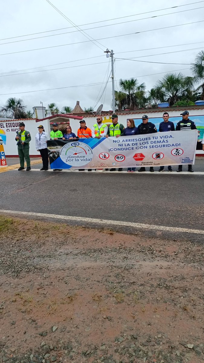 InttStaelena3ge's tweet photo. Trabajadores del INTT, Santa Elena de Uairén junto al Ministerio Público, GNB, CPNB, realizaron charla de educación vial, con el fin de reducir los accidentes de tránsito, https://t.co/rMvkBaPxqq