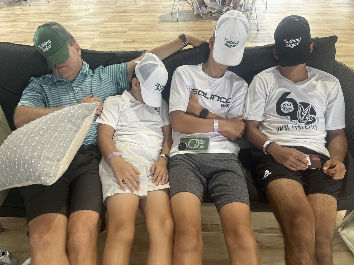 jdm3105's tweet photo. Rain Delay Grandstand Club @ Cincy …zzzzzzzz @NothingMajorPod @JohnIsner @JackSock92 @SJohnson_89 https://t.co/jSYrsFB6mY