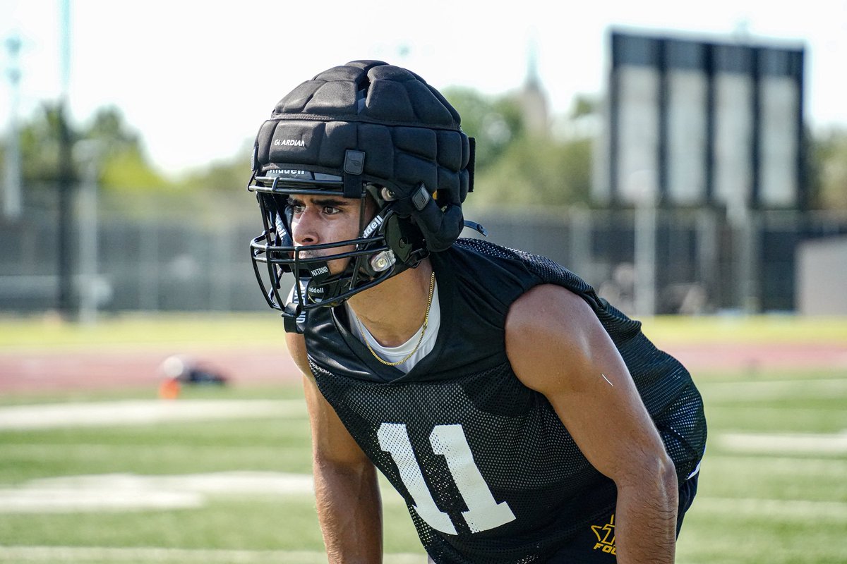 Football is in the air 🏈 

#TooLiveU | #PupsUp