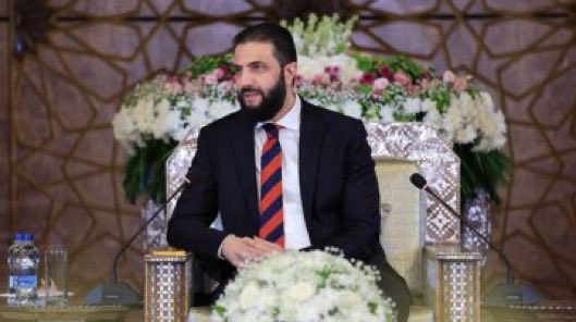 📌بدعوة كريمة من فخامة الرئيس أحمد الشرع حضرنا جلسة حوارية رائعة مع نخبة من مثقفي إدلب والريف الشمالي لحلب، جلسة أنعشت فينا ذكريات جميلة جددت آمالنا، سأنشر بعضاً مما لفت انتباهي للفائدة، والحديث يطول طبعاً إذا أردنا الإحاطة ولكنها كلمات يسيرات.
المنشور يتبع.