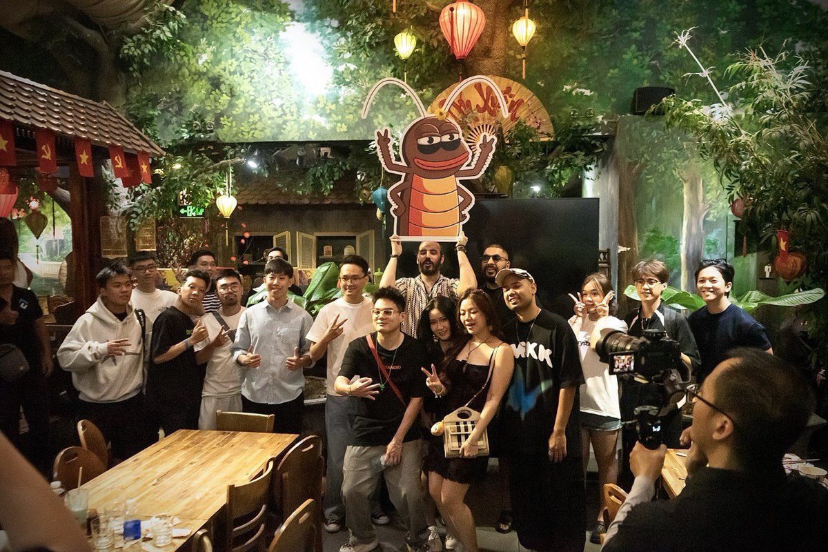 Kokok (@kokoktheroach) on Twitter photo 🥢🇻🇳 Lunch n Munch in Vietnam = unbeatable vibes!!
Big thanks to everyone who joined <a href="/KELLQU4N/">King 🧊</a> <a href="/pukecast/">Pukecast</a> <a href="/9CATGROUP/">9 CAT GROUP</a> <a href="/PudgyVietnam/">Pudgy Vietnam 🇻🇳 🐧</a> <a href="/fomo_magazine/">FOMO Magazine</a> <a href="/habibivc/">Habibi ❎ (BONK//acc)</a> and all other 50 huddlers & roach army!🪳
Making memories, sharing laughs, and building the roach fam stronger than ever 🥢🇻🇳 Lunch n Munch in Vietnam = unbeatable vibes!!
Big thanks to everyone who joined <a href="/KELLQU4N/">King 🧊</a> <a href="/pukecast/">Pukecast</a> <a href="/9CATGROUP/">9 CAT GROUP</a> <a href="/PudgyVietnam/">Pudgy Vietnam 🇻🇳 🐧</a> <a href="/fomo_magazine/">FOMO Magazine</a> <a href="/habibivc/">Habibi ❎ (BONK//acc)</a> and all other 50 huddlers & roach army!🪳
Making memories, sharing laughs, and building the roach fam stronger than ever