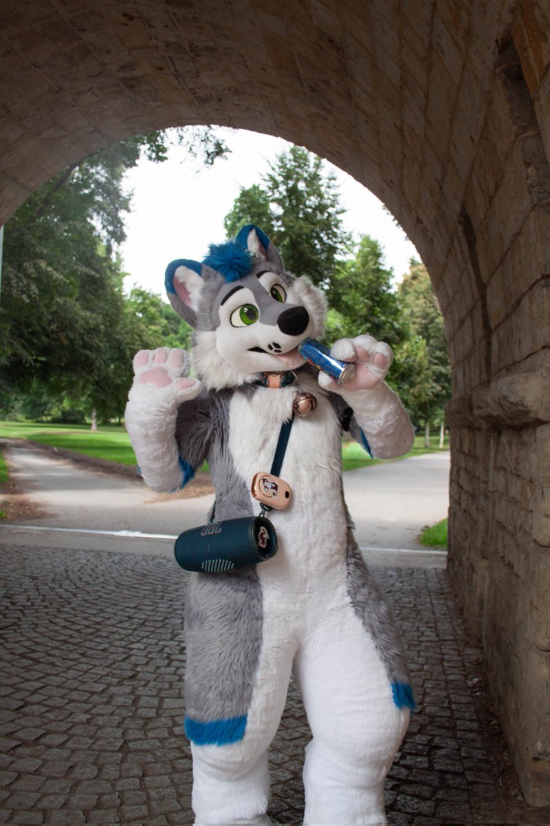 Hey you, stop by and have something good to drink in this crazy heat :P

🪡 <a href="/WMW66Costumes/">WMW66 Costumes</a> 
📷 lick