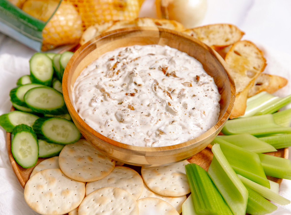 farmstarliving's tweet photo. Game days are here, and this dip is a total touchdown!🏈🥄

Our Healthier Vidalia® Sweet Onion Dip combines the natural sweetness of Green Giant™ Fresh Vidalia® Onions with wholesome ingredients.

Serve it up guilt‑free and watch it disappear — Find the recipe on our website! https://t.co/nltVJLrgmr