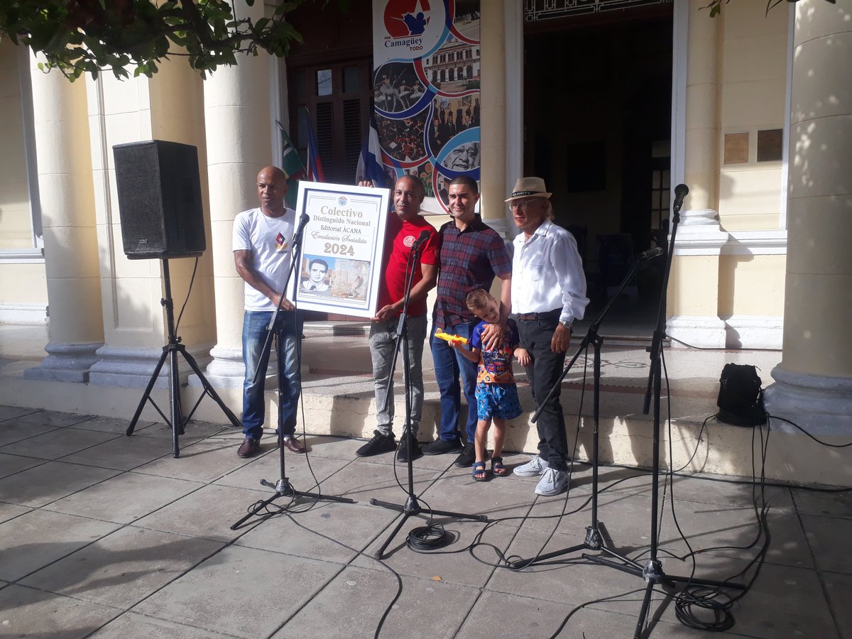 Durante el matutino en homenaje al Líder Histórico de la Revolución Cubana, instituciones de la Cultura en Camagüey fueron reconocidas por sus aportes, como Colectivo Distinguido Nacional.  #100AñosConFidel #PorCamagüeyTodo #FidelEnCamagüey #MiCamagüeyStreaming #SCProducciones
