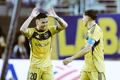 El mejor Velasco que vimos con Russo fue jugando atrás de Merentiel.
El mejor Merentiel que vimos con Russo fue jugando sólo de 9 con Velasco atrás.

Esta es la dupla Miguelo.