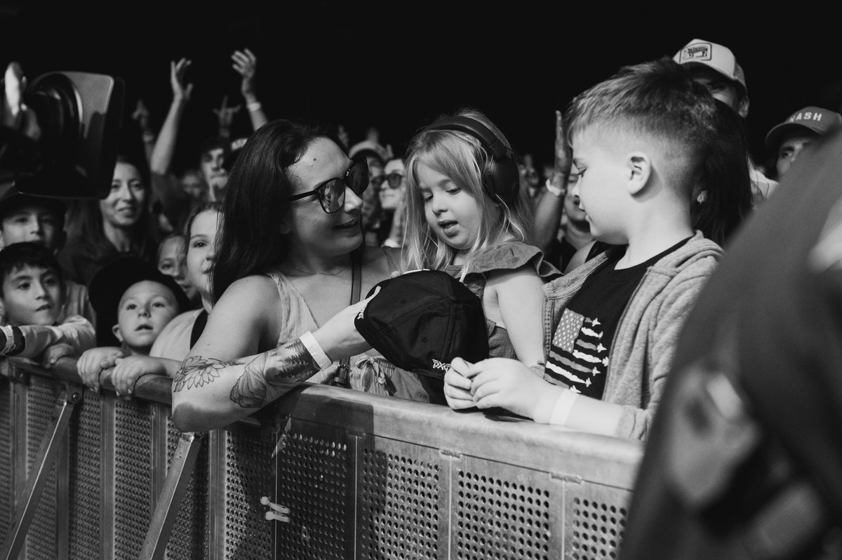 Raising them on country music. Love it! See you this weekend, Idaho and Colorado! 
📷-Lisa Czech
