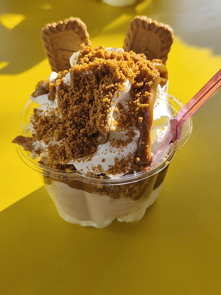 No better ways to spend 35° than at a lake with ice cream