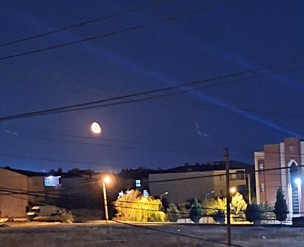 . 
Gündüzü Gece ile örten 
Allah'ım,
Günahlarımızı da Rahmetinle ört.
Ömeden önce tövbe etmeyi  bizlere  Nasip eyle.
Amin 🤲

#Geceye