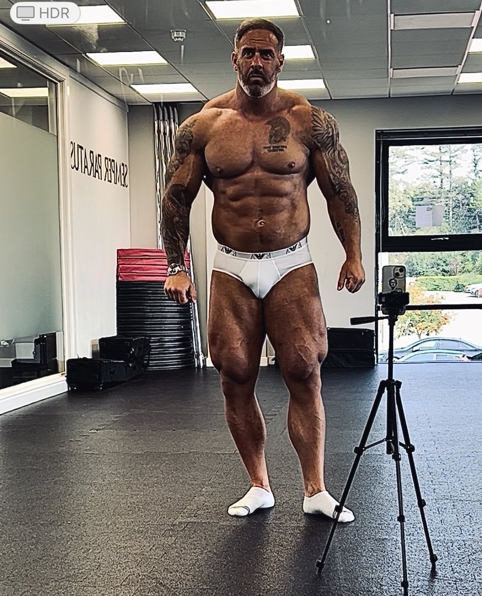 adonis3212's tweet photo. Leg day ! https://t.co/l7UHrUbyYH