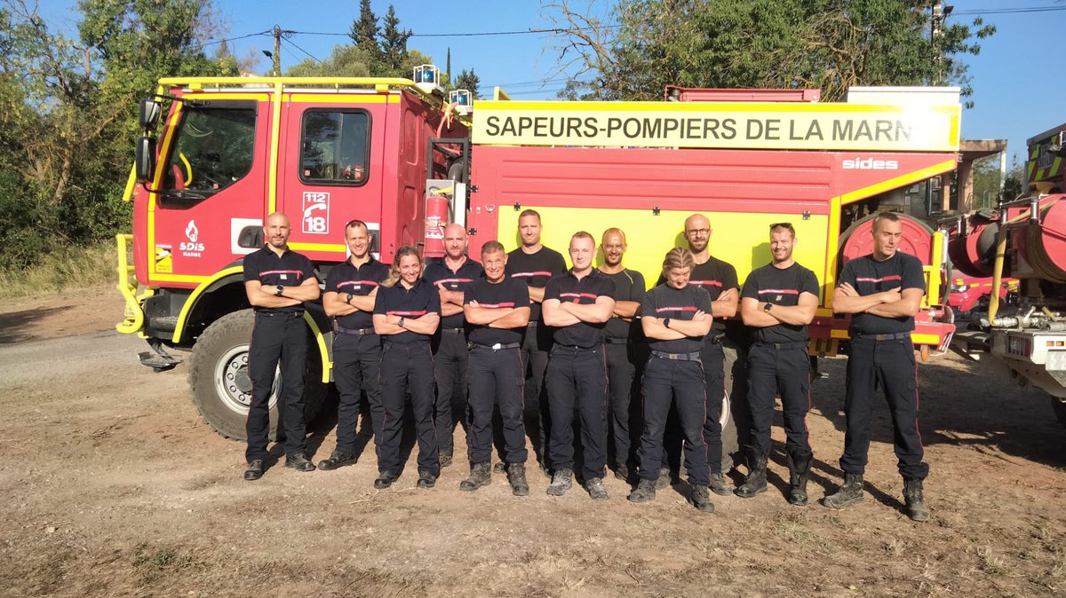 SDIS51's tweet photo. 🚨[Des nouvelles de nos marnais en renfort dans le Sud]

👨‍🚒 Pour rappel, le vendredi 8 août, 12 sapeurs-pompiers du #SDIS51 sont partis dans l’Aude pour effectuer la relève de la colonne de renfort EST BRAVO.

1/3💬⤵️ https://t.co/xnCXoPD7WD