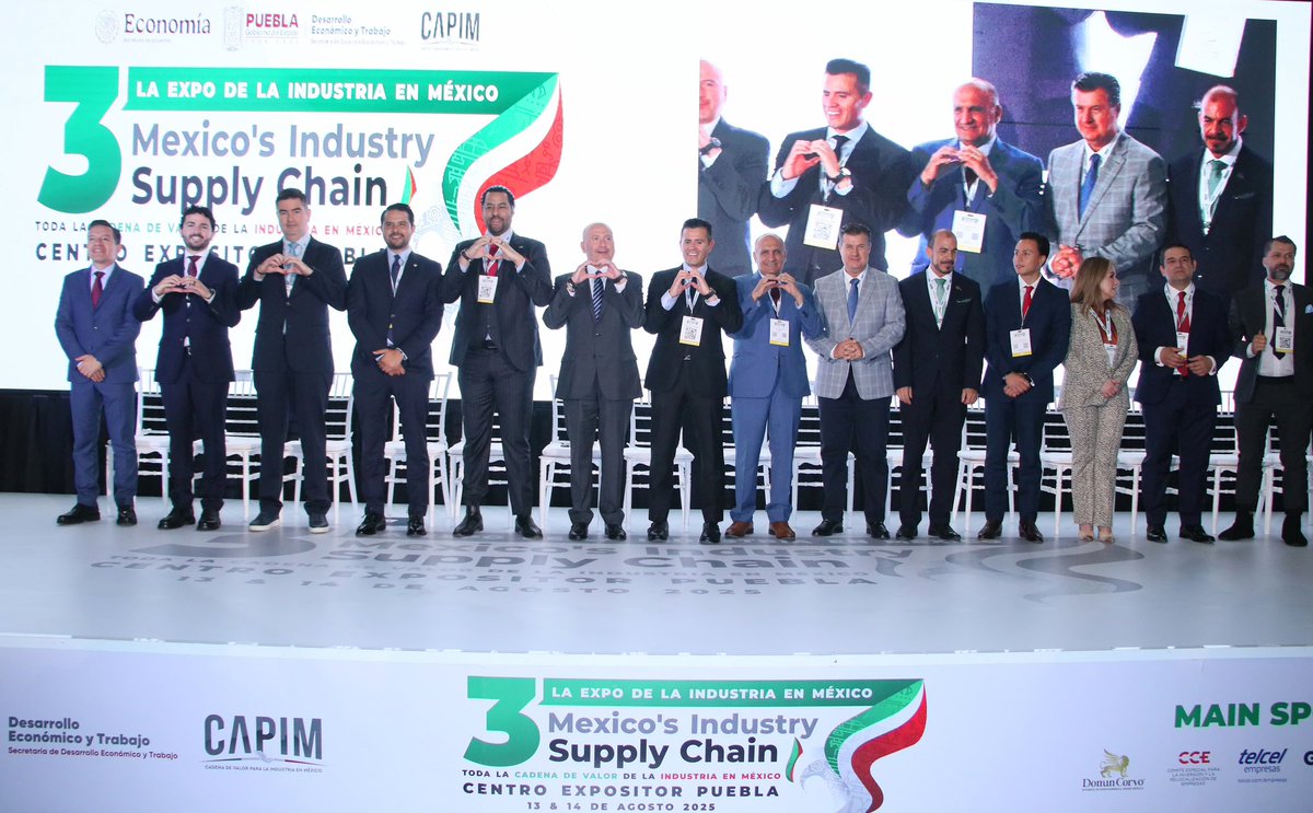 SedetraGobPue's tweet photo. Nuestro titular @VictorGabCh inauguró la 3ª edición de Mexico’s Industry Supply Chain, que por primera vez se realiza en Puebla. Más de 7 mil empresas de 20 países se reúnen para fortalecer cadenas de valor, proyectando a nuestro estado como referente industrial y logístico del país.

Con la participación de más de mil empresas poblanas en el pabellón local, demostramos que el talento y la capacidad de nuestra gente están listos para competir a nivel global. Desde el @Gob_Puebla impulsamos un desarrollo económico incluyente y sostenible, que se construye #PorAmorAPuebla.