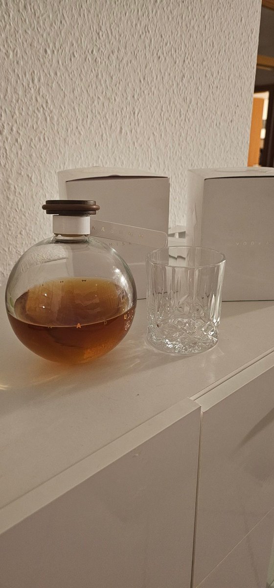 So ein kleiner Schlummertrunk auf meine Frens. Vorallem auf den <a href="/KleinerBubb/">Bub</a> das er wieder zurück ist. Wer ihn noch nicht folgt bitte folgen. 🫡🚬🥃🍻