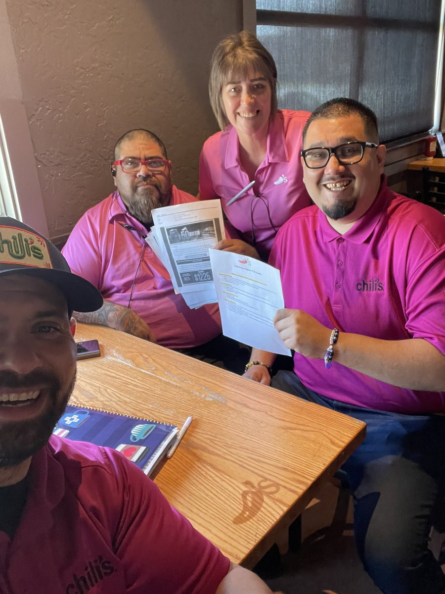 Chilihead2017's tweet photo. My team is aligned & ready to crush F26. By leading through our ChiliHead Commitment. Introducing them to the powerful mindset of Extreme Ownership.
#cleardirection #chilislove #Ownership
@Chilis https://t.co/tlmOColVeJ