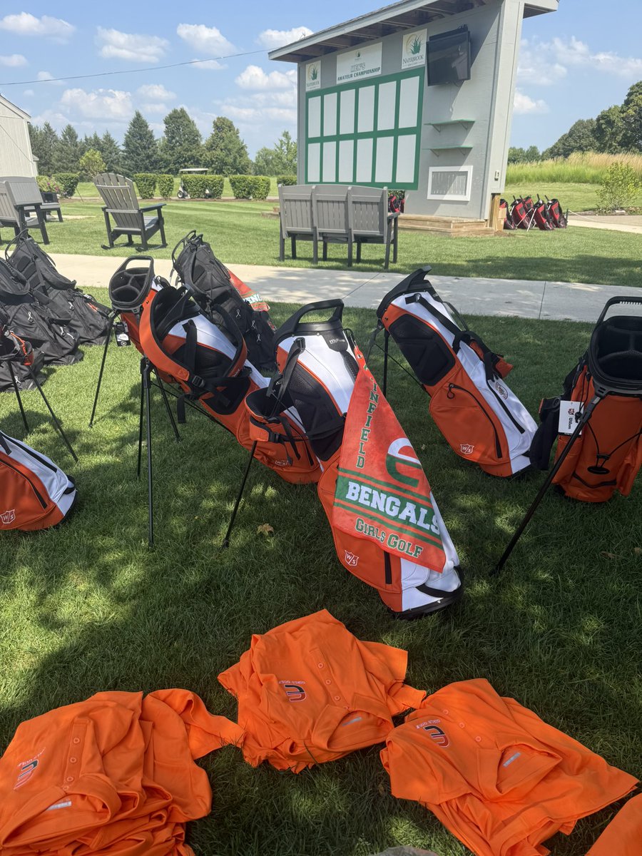New bags! 🧡 bright orange shirts to match!!  We’re ready for ya, 2025! ⛳️