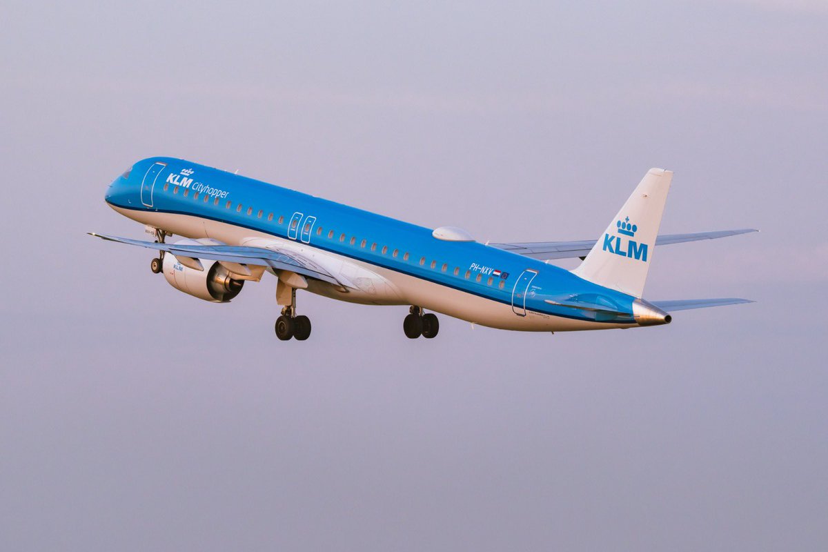 ✈️ 👑 Four different <a href="/KLM/">KLM</a> narrowbodies taking off from the Polderbaan runway at <a href="/Schiphol/">Schiphol</a>.

#Aviation #Airways #KLM #AMS #Schiphol
