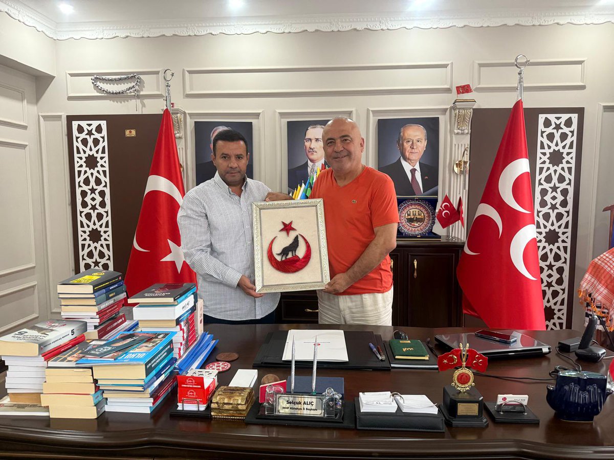 Kütahya MHP İL Başkanı Selçuk ALIÇ 
Kardeşime Nazik ev sahipliğinden dolayı çok teşekkür ediyorum🇹🇷🤲🇹🇷🤲🇹🇷🤲

Prof Dr Musa ÜNVER