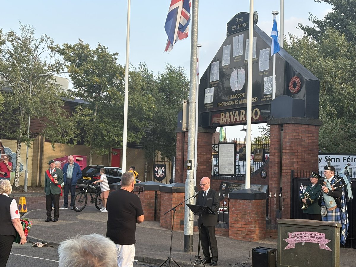 BrianKingston's tweet photo. Bayardo Bar - 50th anniversary
A solemn and dignified commemoration on Shankill Road this eve of the Republican gun and bomb attack on 13th August 1975 in which 5 people were killed : William John Gracey, Samuel Gunning, Joanne McDowell, Hugh Alexander Harris & Linda Boyle.
#WWRT https://t.co/NlzPyZndF9