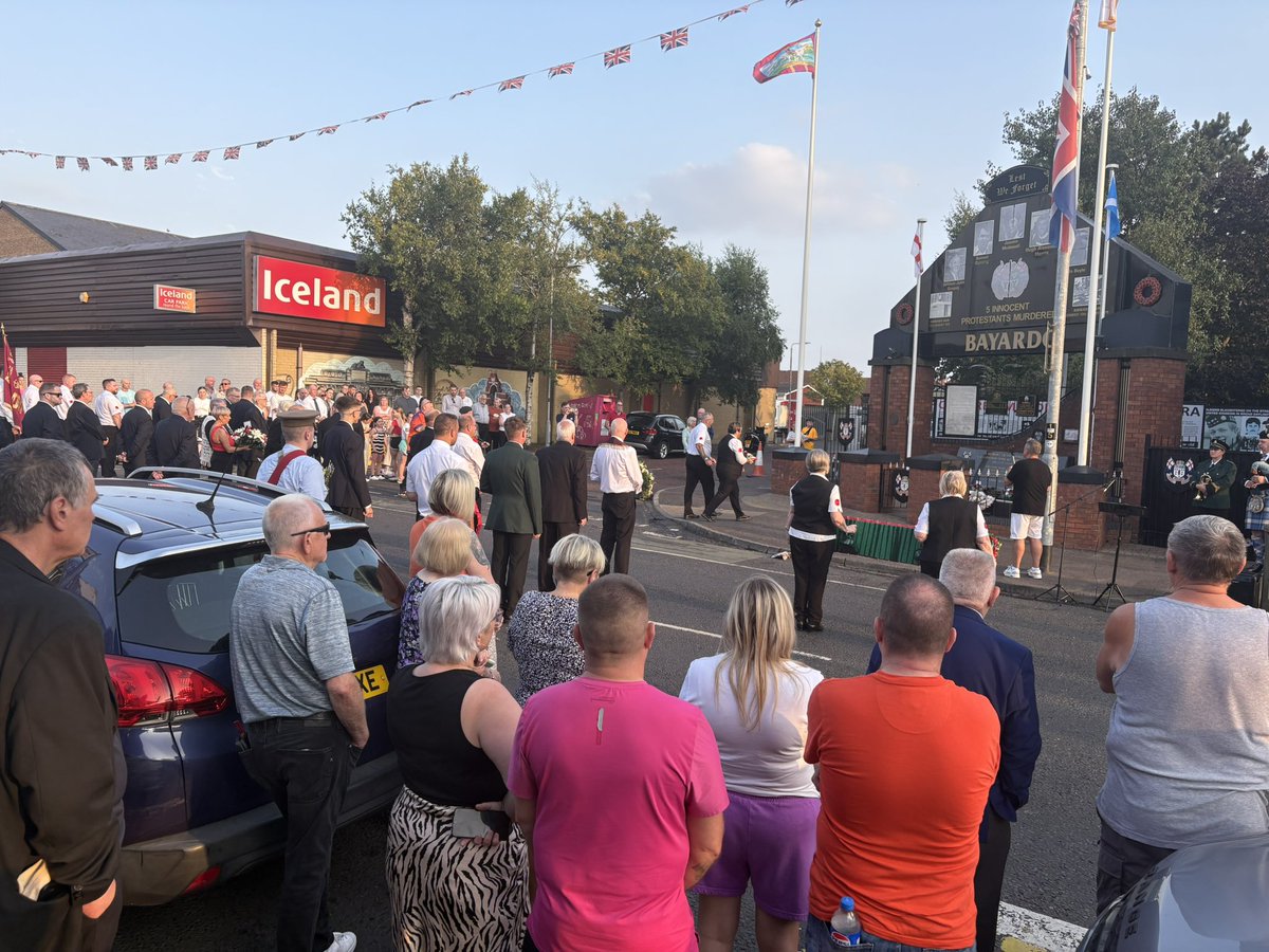 BrianKingston's tweet photo. Bayardo Bar - 50th anniversary
A solemn and dignified commemoration on Shankill Road this eve of the Republican gun and bomb attack on 13th August 1975 in which 5 people were killed : William John Gracey, Samuel Gunning, Joanne McDowell, Hugh Alexander Harris & Linda Boyle.
#WWRT https://t.co/NlzPyZndF9