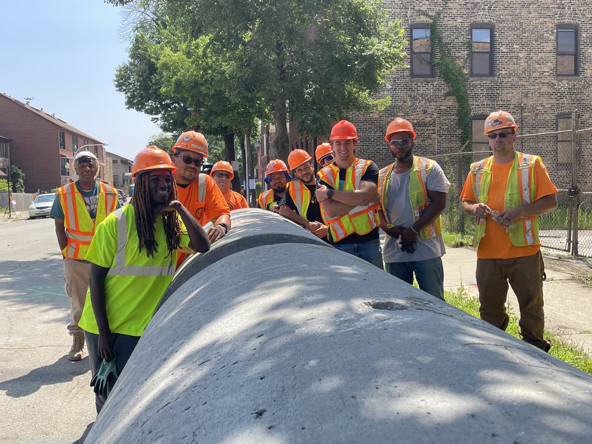 ChicagoWater's tweet photo. DWM sewer replacement crew out of Central District hard at work at 31st &amp; Canal! Stay hydrated out there. https://t.co/1Tr4cLN5X2