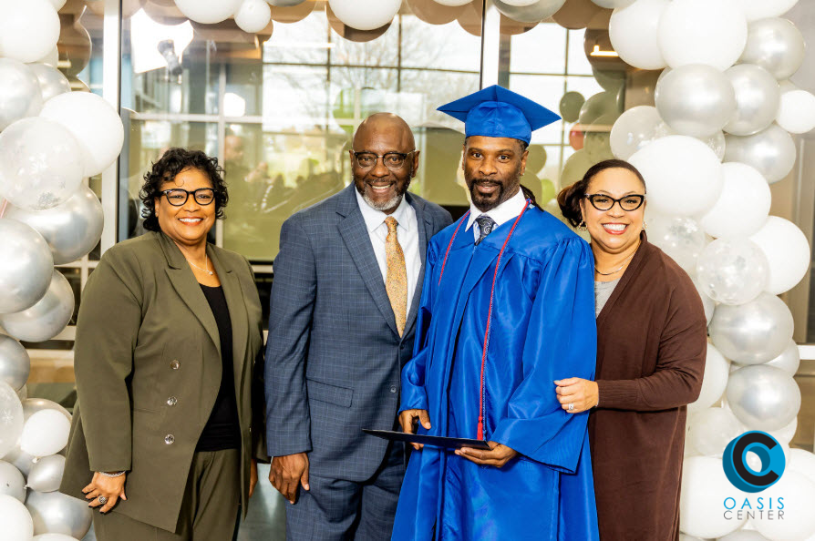 OCFaithBased's tweet photo. @OasisCenter, graduation is more than a degree — it’s a new path. This #NorthTexasGivingDay, give hope &amp; 2nd chances. Every $ counts. Give by 9/18: https://t.co/7wKFyS6iNp https://t.co/XwcBP0TYwP
