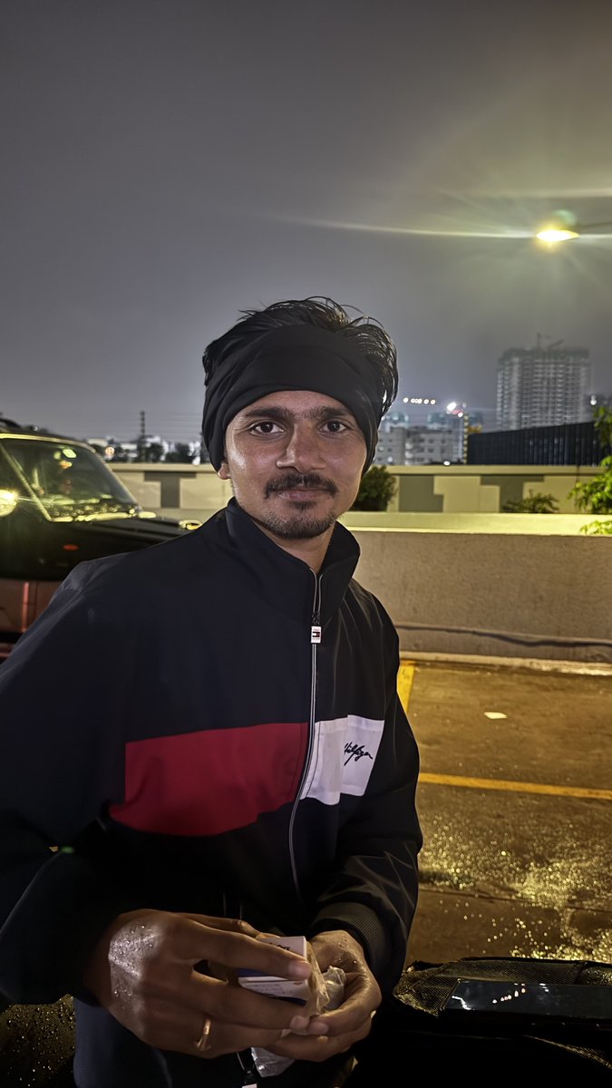 SandeepParidala's tweet photo. Appreciate to delivery boy Gopichand Jakka 👏🏻 
Handled medicines with utmost care, coordinated with pharmacy &amp; me by locating address on Google Maps himself. Braved continuous rain at 1 AM &amp; reached our gated community on time.
Appreciative &amp; recommended! #Rapido @rapidobikeapp https://t.co/HWYbbx3ydL