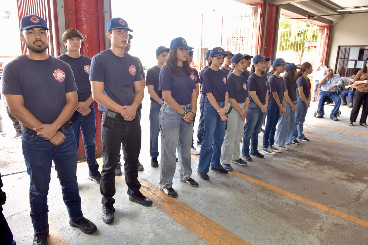Hoy celebramos el 79 aniversario de Bomberos de Hermosillo. 🚒🧯

Desde 1946, han sido sinónimo de valor, entrega y preparación. Este día festejamos su historia y honramos a quienes han hecho de este cuerpo, un orgullo para la ciudad.

Gracias por cuidar de nosotros, siempre.
