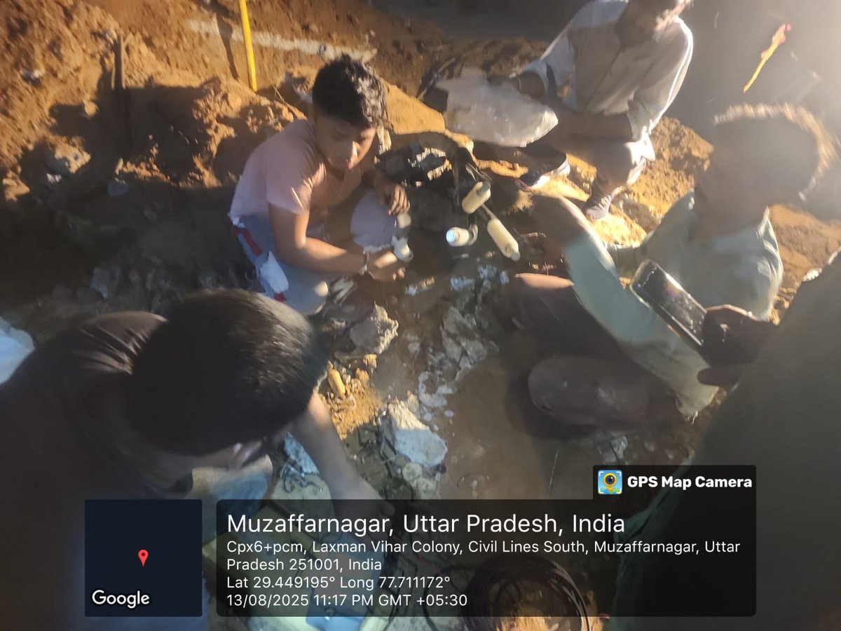 Pvvnl Muzaffarnagar (@pvvnlmuzafarngr) on Twitter photo <a href="/UppclChairman/">CMD UPPCL</a>
<a href="/UPPCLLKO/">UPPCL</a>
<a href="/MdPvvnl/">MD Pvvnl</a>
<a href="/ChiefSecyUP/">S.P. Goyal, Chief Secretary, GoUP</a>
<a href="/PVVNLHQ/">Pashchimanchal Vidyut Vitran Nigam Ltd</a>
रात हो या दिन, सेवा में सदैव तत्पर!
सम्मानित उपभोक्ताओं को #निर्बाध_बिजली_आपूर्ति देने के लिए ऊर्जा विभाग के कर्मचारी दिन-रात कार्य में जुटे हैं। <a href="/UppclChairman/">CMD UPPCL</a>
<a href="/UPPCLLKO/">UPPCL</a>
<a href="/MdPvvnl/">MD Pvvnl</a>
<a href="/ChiefSecyUP/">S.P. Goyal, Chief Secretary, GoUP</a>
<a href="/PVVNLHQ/">Pashchimanchal Vidyut Vitran Nigam Ltd</a>
रात हो या दिन, सेवा में सदैव तत्पर!
सम्मानित उपभोक्ताओं को #निर्बाध_बिजली_आपूर्ति देने के लिए ऊर्जा विभाग के कर्मचारी दिन-रात कार्य में जुटे हैं।