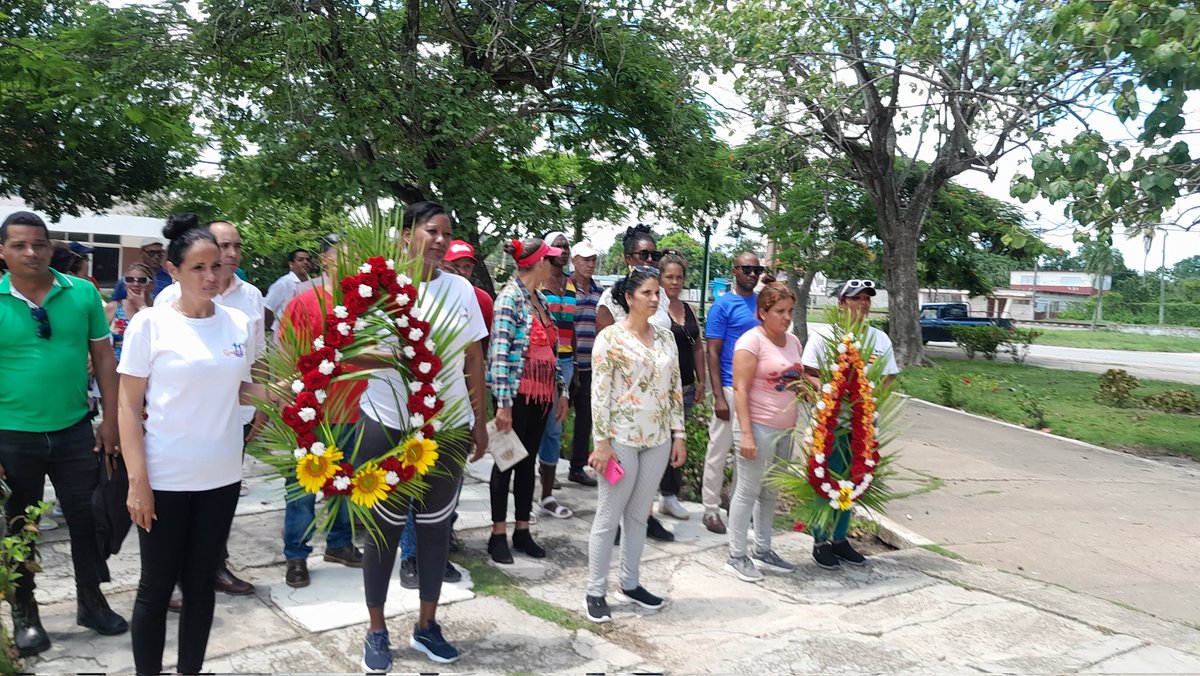 Pavel Blanco Martin. (@blanco_pav81551) on Twitter photo Se le colocan ofrendas florales a Céspedes, Marti y a nuestro invicto lider en el aniversario 99 de su natalicio. #CéspedesUnidosyVictoriosos #PorCamagüeyTodo <a href="/DiazCanelB/">Miguel Díaz-Canel Bermúdez</a> <a href="/DrRobertoMOjeda/">Dr. Roberto Morales Ojeda</a> <a href="/WalterNoris/">Walter Simon Noris</a> Se le colocan ofrendas florales a Céspedes, Marti y a nuestro invicto lider en el aniversario 99 de su natalicio. #CéspedesUnidosyVictoriosos #PorCamagüeyTodo <a href="/DiazCanelB/">Miguel Díaz-Canel Bermúdez</a> <a href="/DrRobertoMOjeda/">Dr. Roberto Morales Ojeda</a> <a href="/WalterNoris/">Walter Simon Noris</a>