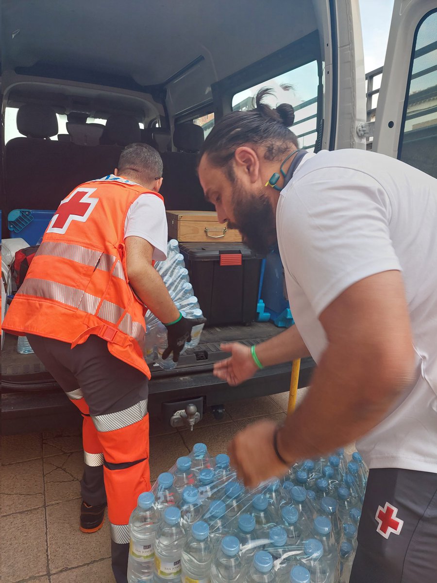 Trasladamos 70 camas, kits de higiene, asi como material para apoyar a personas dependientes e infancia.  Todo ello en colaboración con <a href="/crecyl/">Cruz Roja en Castilla y León</a> <a href="/cruzrojava/">Cruz Roja en Valladolid</a> y <a href="/CREenZamora/">Cruz Roja en Zamora</a>