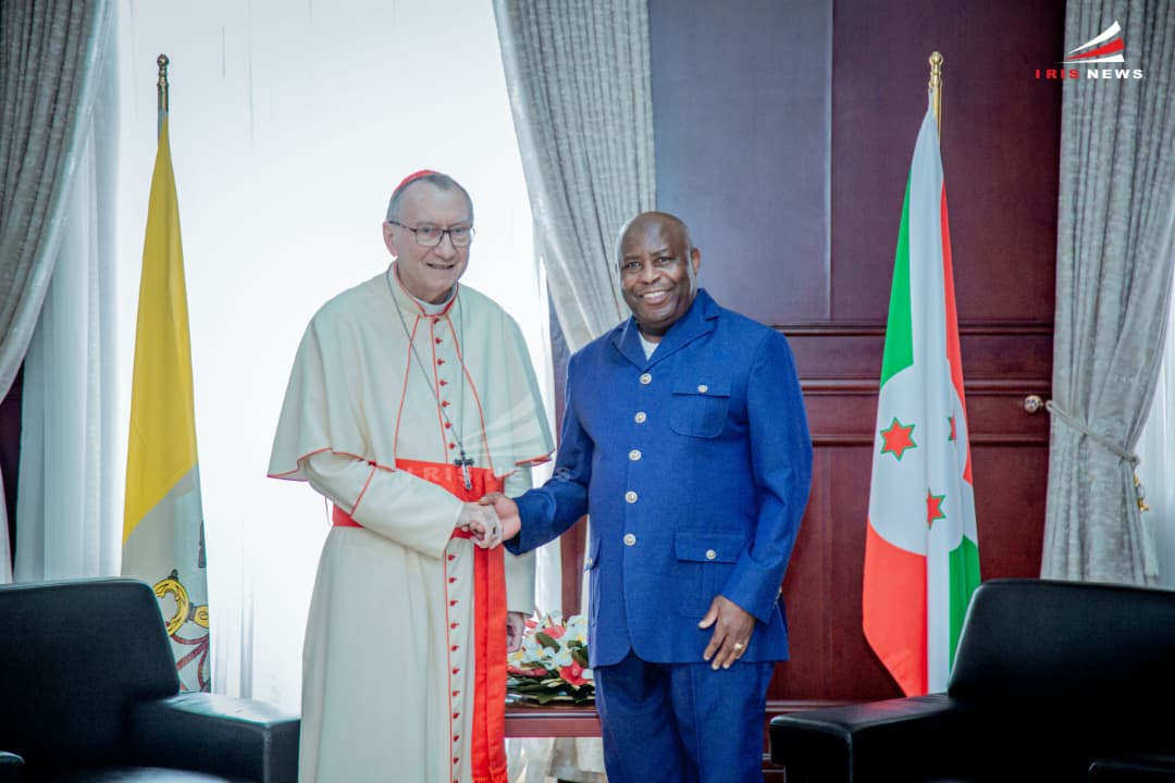 Ndarfxa2Xavier's tweet photo. L'État de Vatican à #Rome(44ha),un secret puissant qui téléguide  toutes les politiques mondiales.Ns saluons et souhaitons bon vent à nos chers hôtes venant du @VaticanNews dans le pays de lait et de miel, l'Eden cité dans les saintes écritures.Vatican l'a su et a visité l'Eden. https://t.co/ZYQ3suJJmh
