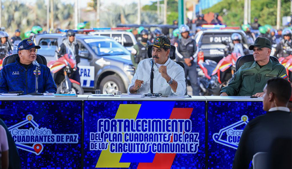 RRPIERU's tweet photo. Hay que #defenderse como una pelea de boxeo... Uno tiene que montarse en el ring, como estamos montados, defendernos bien defendidos, y si baja la guardia: #knockout al sayonisno.
#RespaldoTotalAMaduro
#ONCALaVozDeEcos https://t.co/WvEqEDapWa