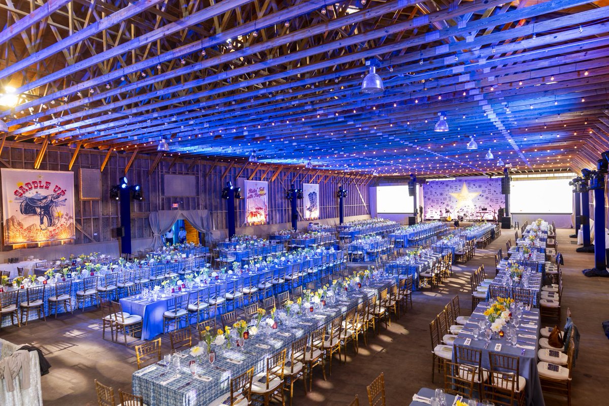 PortLighting's tweet photo. ✨A magical barn transformation with lighting that set the tone from the ceiling to the stage. ✨

We handled the lighting for this special night, in collaboration with the talented team at @rafanellievents blending warmth, elegance, and a little theatrical charm.

📸 @matt2ten https://t.co/dHUp4pOitK