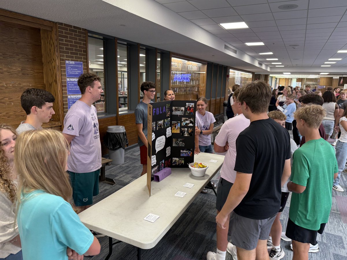 BHSBlair's tweet image. We have so many activities for students to join! The freshman activity fair is underway! #strongertogether #getinvolved