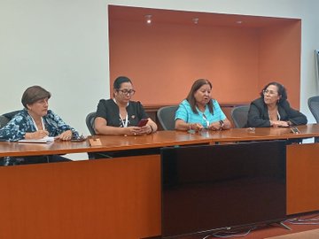 LuisaFyF's tweet photo. Fructífero intercambio de experiencias sobre labor en defensa de los derechos de las mujeres, entre la delegación presidida por @TeresaBoue Sec Gral de la
@FMC_Cuba, y las presidentas de las Comisiones de Igualdad Género del @senadomexicano y @Mx_Diputados y legisladoras https://t.co/xShfmvAfhB