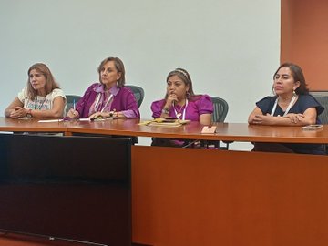 LuisaFyF's tweet photo. Fructífero intercambio de experiencias sobre labor en defensa de los derechos de las mujeres, entre la delegación presidida por @TeresaBoue Sec Gral de la
@FMC_Cuba, y las presidentas de las Comisiones de Igualdad Género del @senadomexicano y @Mx_Diputados y legisladoras https://t.co/xShfmvAfhB