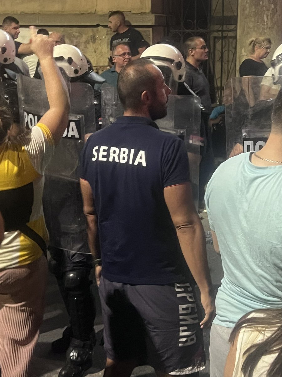 Tu je i trener kajakaša, onaj sto je gazen skuterom....