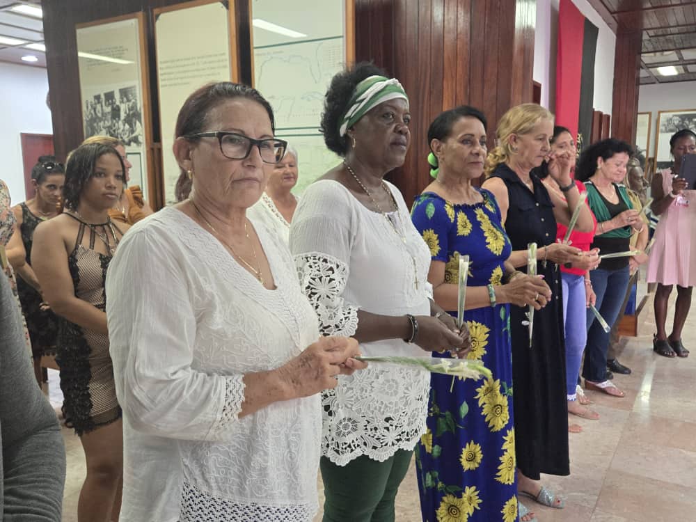 En el Complejo Histórico Camilo Cienfuegos, de Yaguajay, fueron entregados este 13 de agosto varios reconocimientos a espirituanas que destacan por su excelente trabajo y compromiso con la <a href="/FMC_Cuba/">FMC de Cuba</a>
#SanctiSpíritusEnMarcha
#100AñosConFidel 
#MujeresEnRevolución <a href="/TeresaBoue/">@SecGFMC</a>