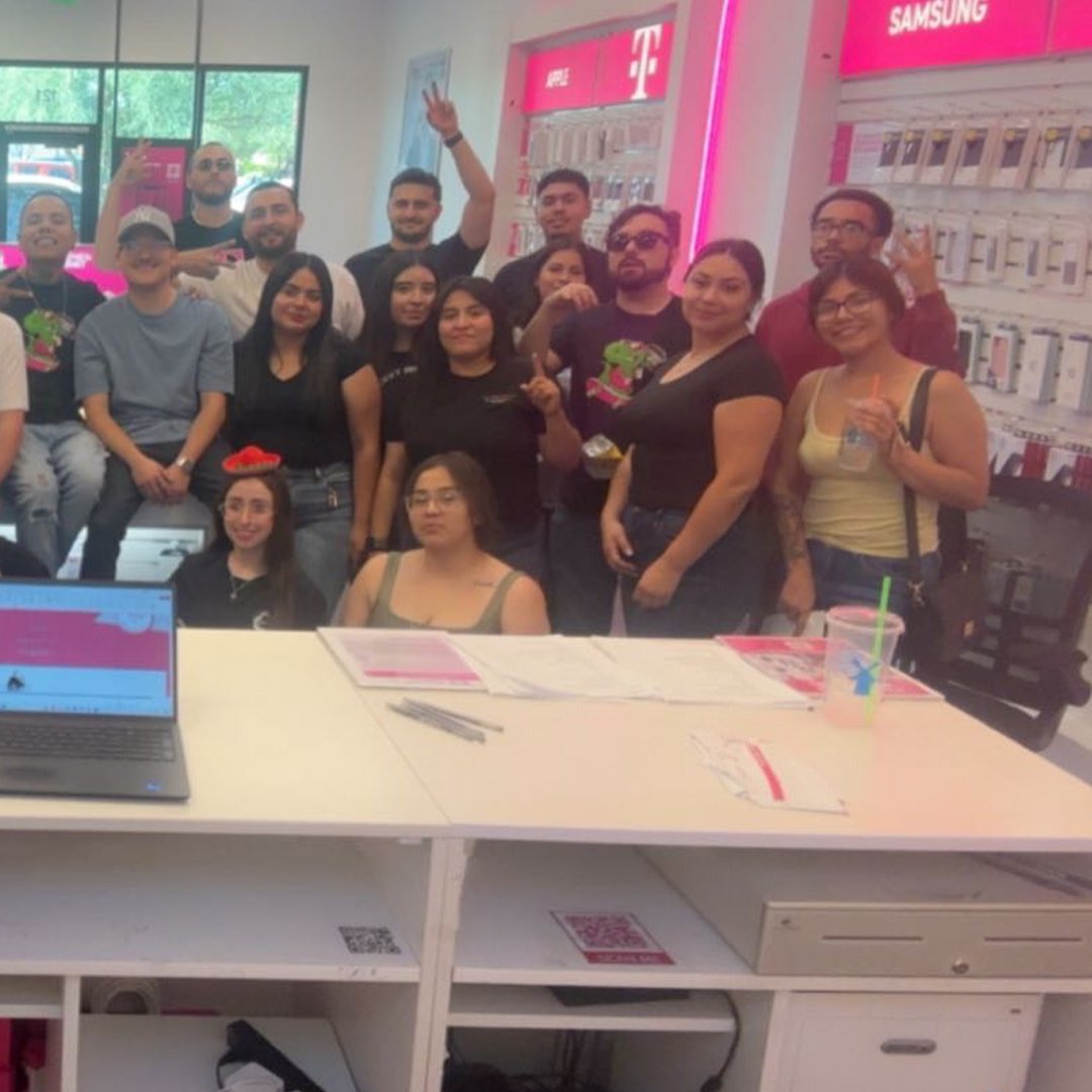 CSource_Tweets's tweet photo. Some of our Arizona teams huddled up to make sure they are able to provide the best customer service possible! This is the type of leadership that makes the #CSNation the best place to be πͺ Great way to stay at the top of your game everyone!
#CustomerExperience #WinningAttitude https://t.co/hSR5ZP1KlY