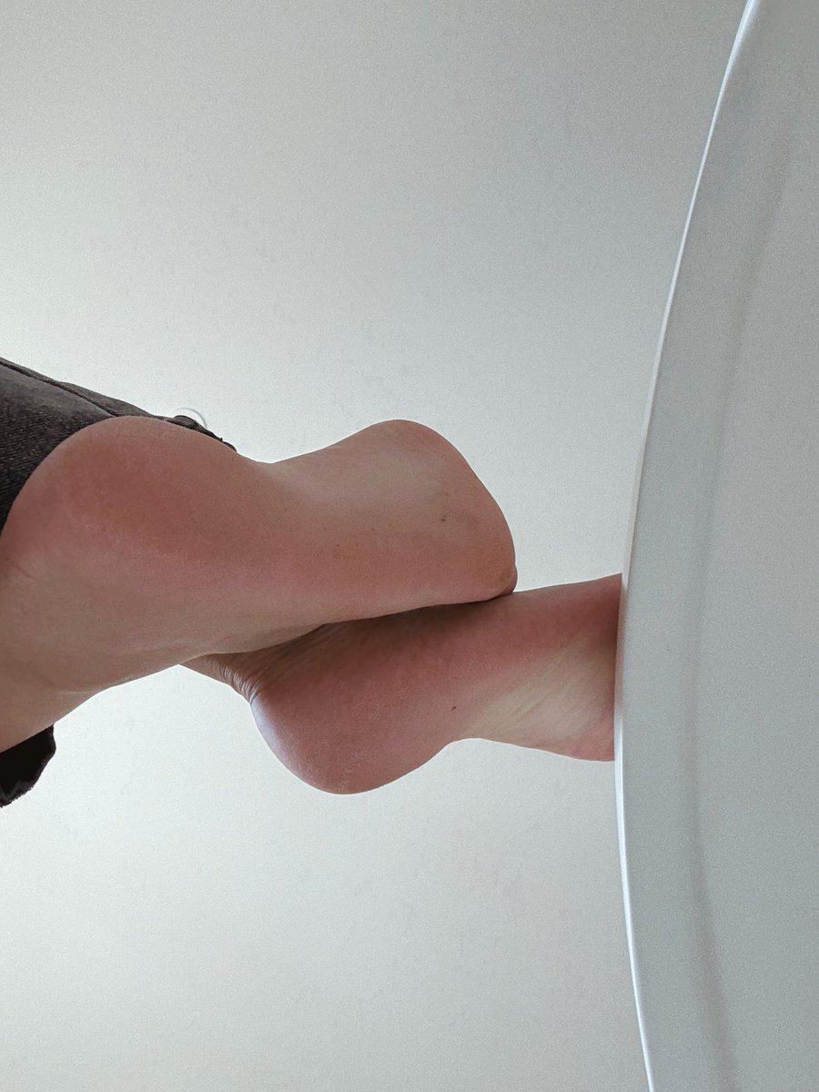 TajinToez's tweet photo. You are beneath me
#simps #footgoddess https://t.co/pPnbSvnlMq