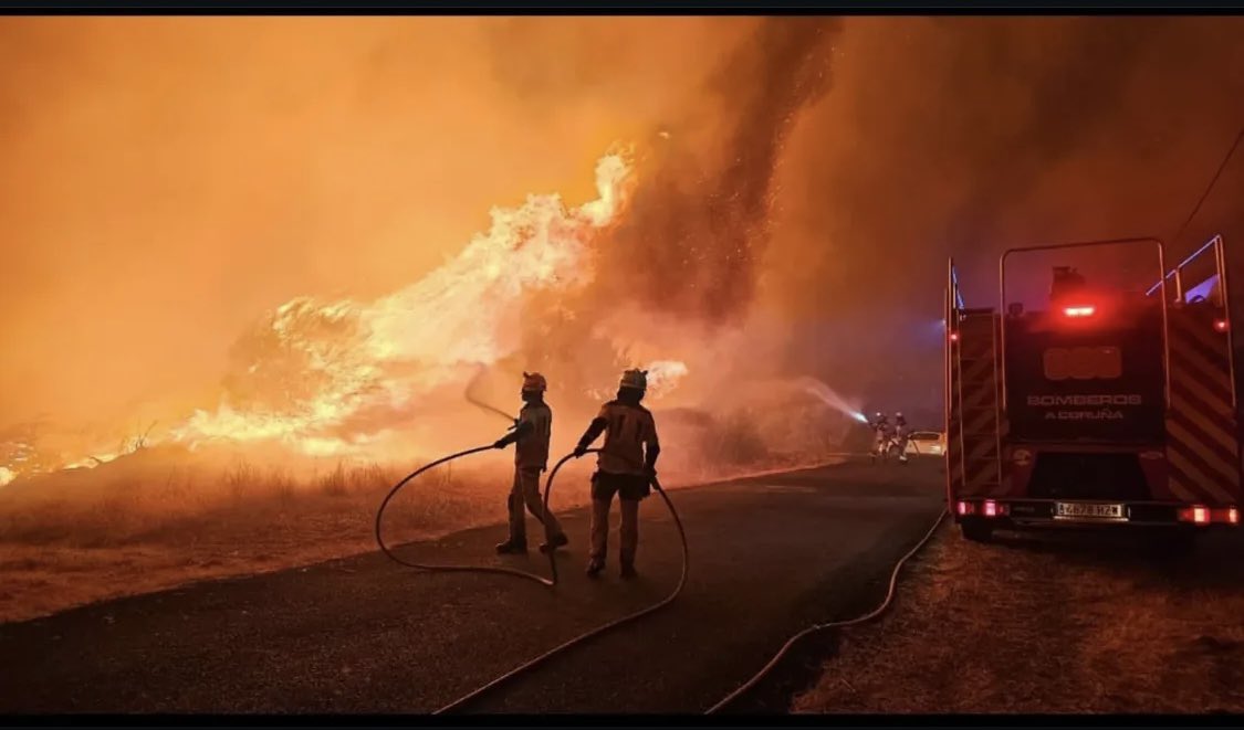 Daniel Mallo Castro (@1danimallo) on Twitter photo Moito ánimo a tod@s os que loitan contra o lume en Galicia e no resto de España…
E moi triste repetir este chio…ano tras ano, 😔
Mucho ánimo a tod@s los que luchan contra el fuego en Galicia y el resto de España…es muy triste repetir este hilo año, tras año…<a href="/bombeiroscoruna/">BombeirosCoruña</a> Moito ánimo a tod@s os que loitan contra o lume en Galicia e no resto de España…
E moi triste repetir este chio…ano tras ano, 😔
Mucho ánimo a tod@s los que luchan contra el fuego en Galicia y el resto de España…es muy triste repetir este hilo año, tras año…<a href="/bombeiroscoruna/">BombeirosCoruña</a>