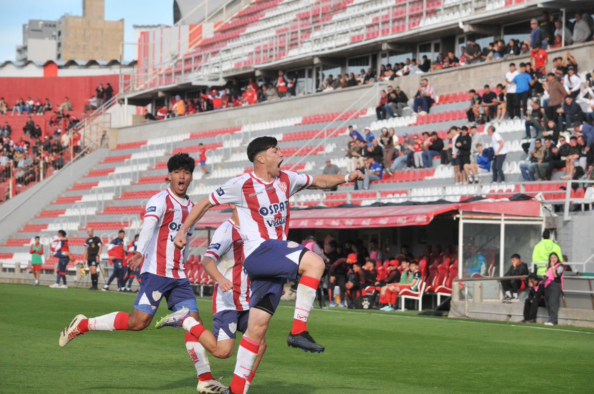 🔚 Y COMO DE COSTUMBRE UNIÓN 🇦🇹

🆚 #Unión 1-0 #Colón
⚽️ Valentín Cerrudo

#VamosLosPibes #SiempreUnión 🇦🇹