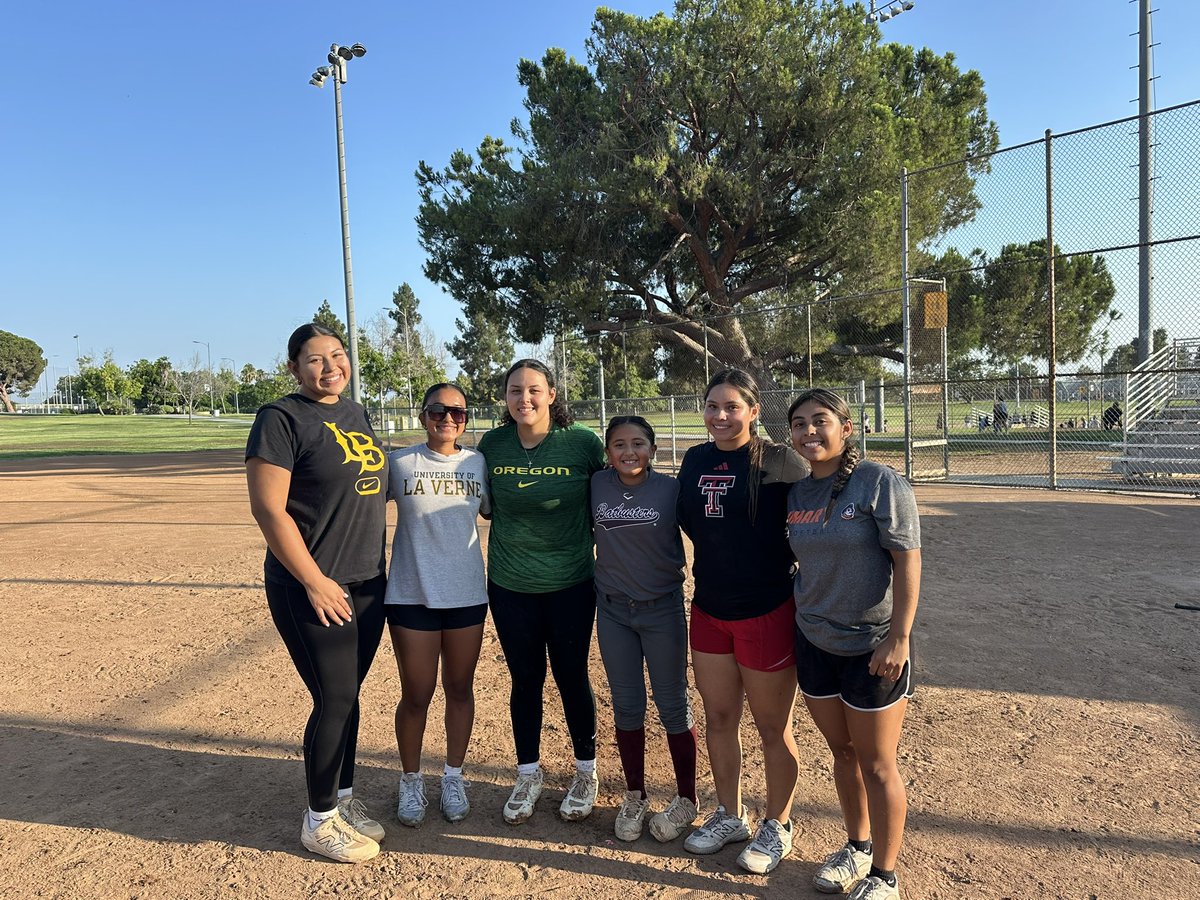 Last practice with my students 😢 I learned more from them than they ever learned from me. I’m going to miss them and their families so much, and I hope to make you all proud. Thank you, Manders, Alyssa, E, and Angie, for hanging out and making our last practice extra special. ♥️