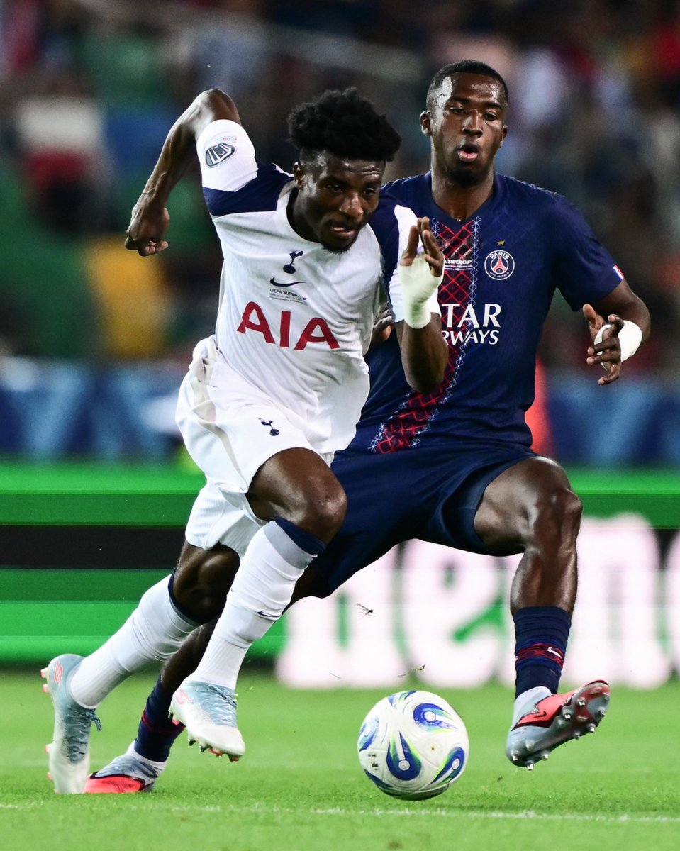 TouchlineX's tweet photo. Mohammed Kudus in the first half against PSG:

- Most chances created (2)
- Most dribbles (2) 
- Most duels won (5)
- Most fouled player 
- 100% dribbling accuracy
- 100% crossing accuracy
- 100% tackles won. https://t.co/uayFED3x9x