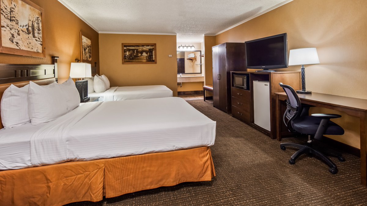 rubysinn's tweet image. ✨ Comfy beds? ✔️
✨ Clean rooms? ✔️
✨ Friendly staff? ✔️

At Ruby’s Inn, we make sure everything’s ready so you can relax after a day at Bryce Canyon. 🏨💤

Drop a ❤️ if you're overdue for a getaway.

#RubysInnComfort #RestAndRecharge #BryceBasecamp